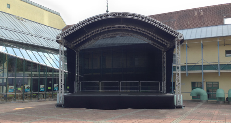 Arc Stage II Rundbogenbühne
